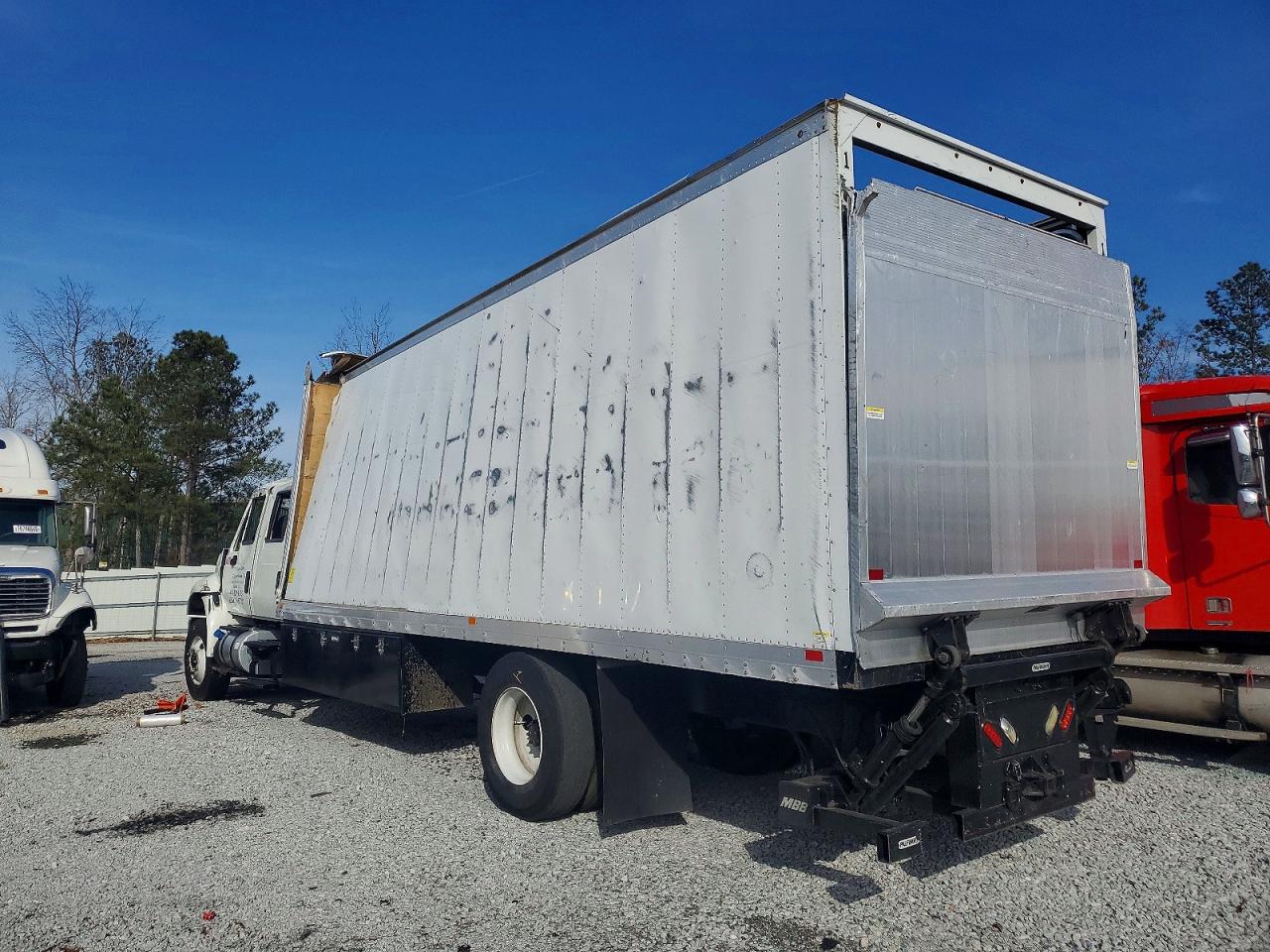 2017 INTERNATIONAL MA025 BOX TRUCK photo 3