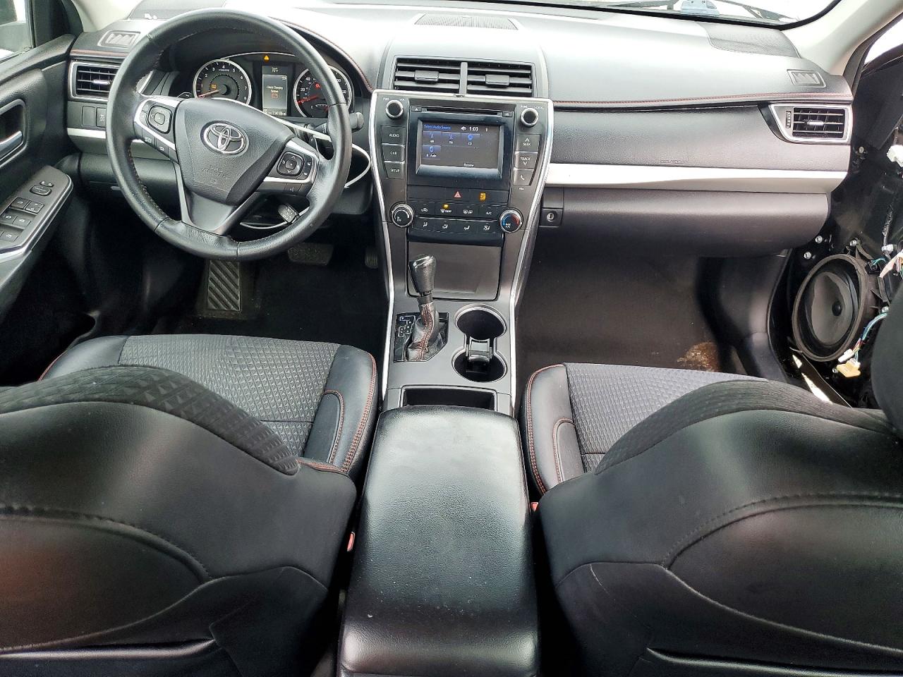 2015 TOYOTA CAMRY SE photo 15