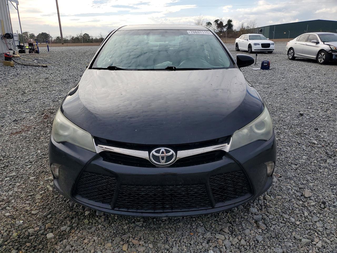 2015 TOYOTA CAMRY SE photo 9