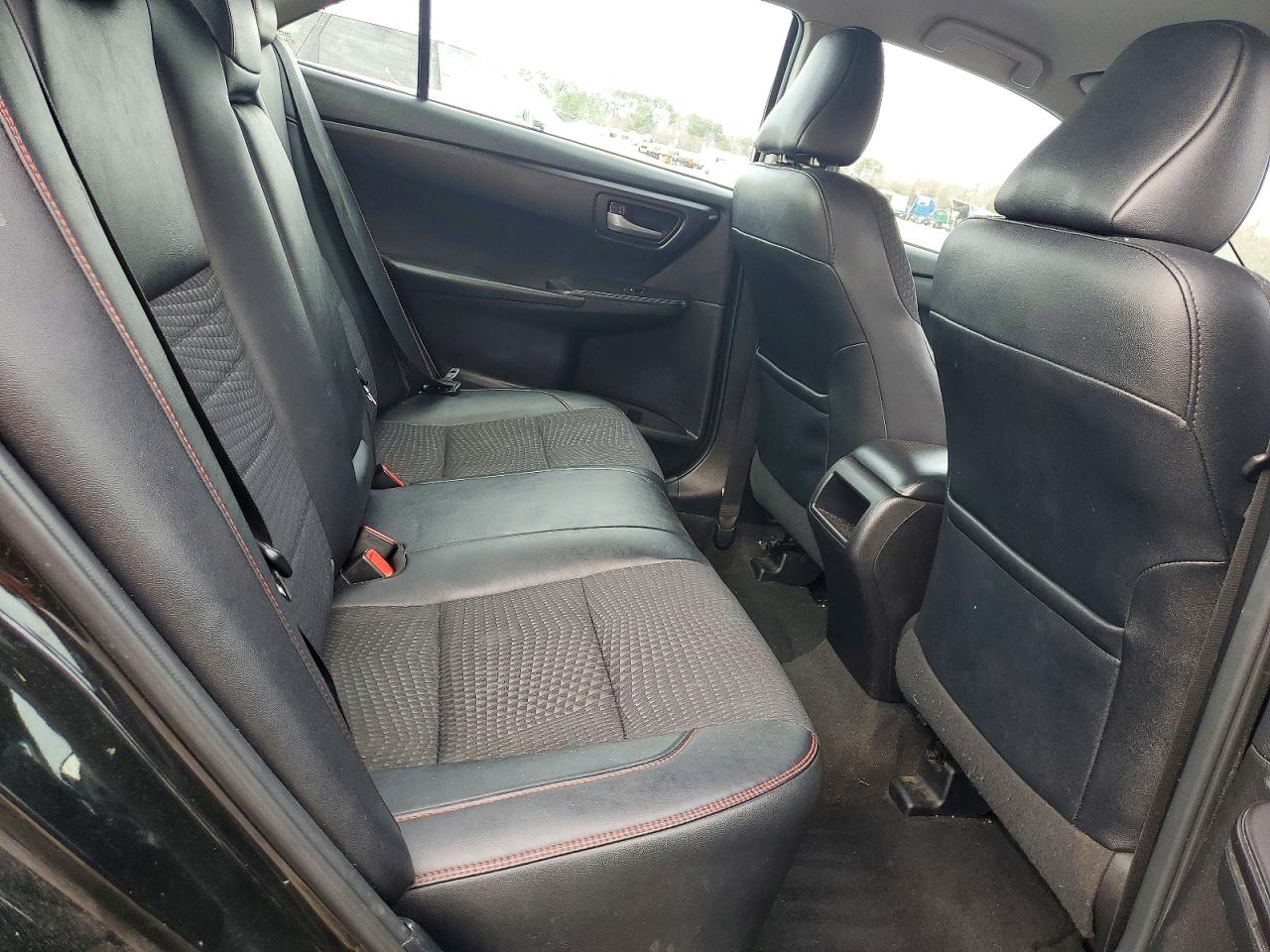 2015 TOYOTA CAMRY SE photo 19