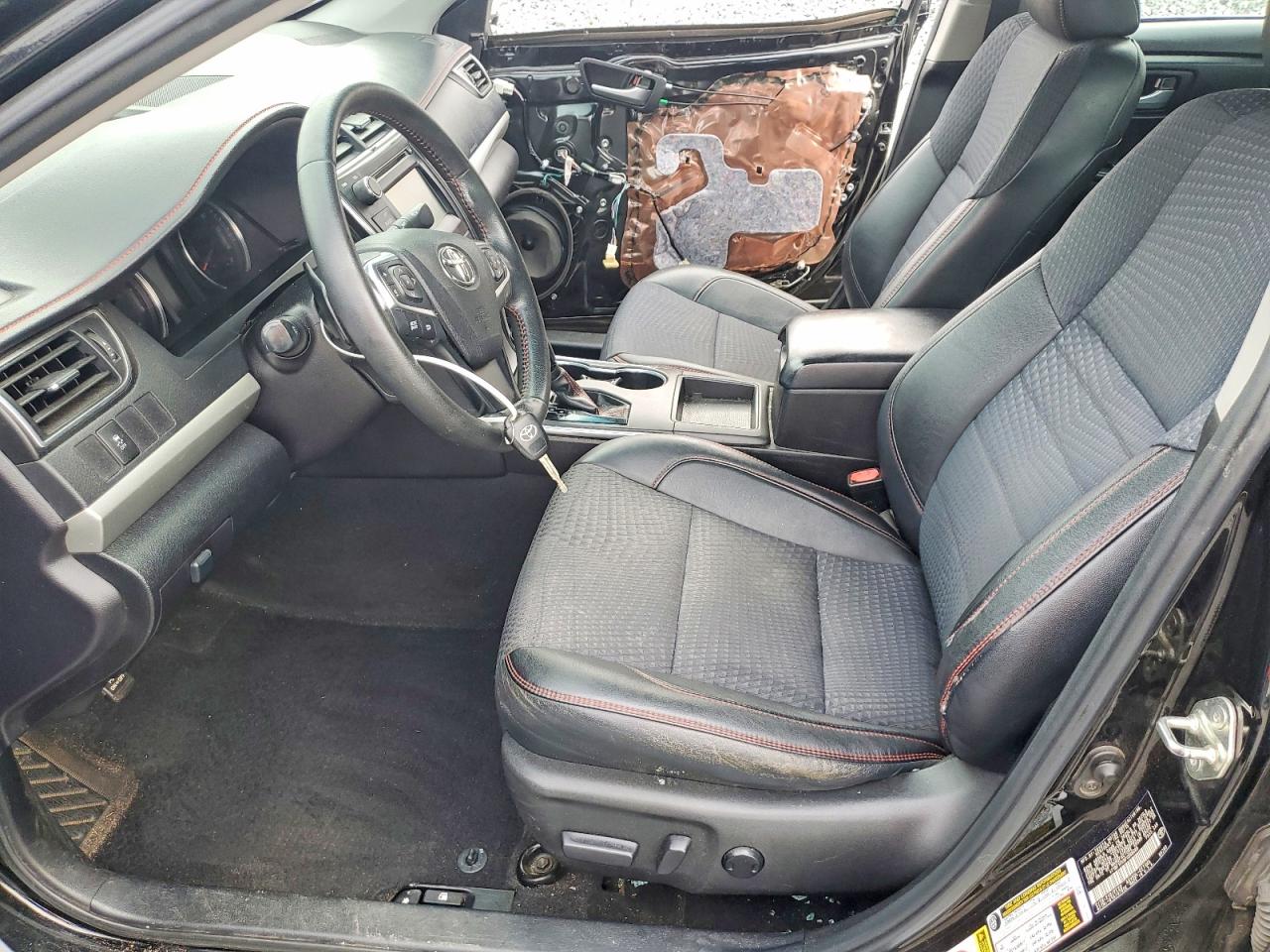 2015 TOYOTA CAMRY SE photo 13