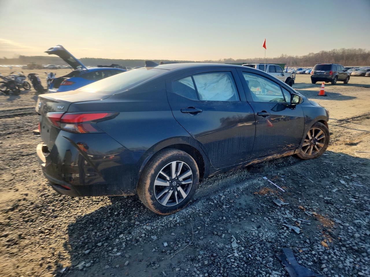2020 NISSAN VERSA SV photo 5