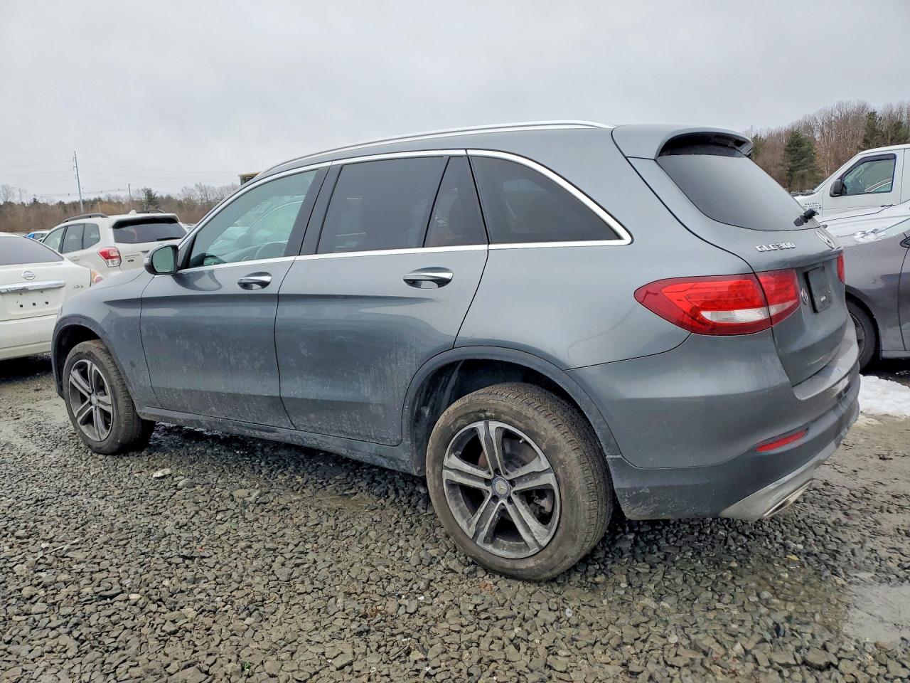 2017 MERCEDES-BENZ GLC 300 4MATIC photo 3