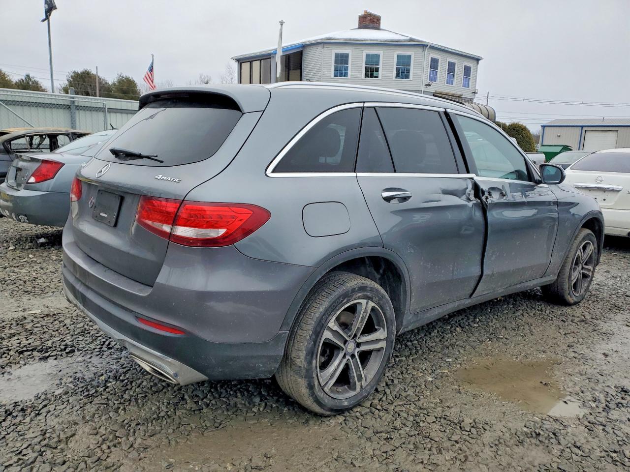 2017 MERCEDES-BENZ GLC 300 4MATIC photo 5