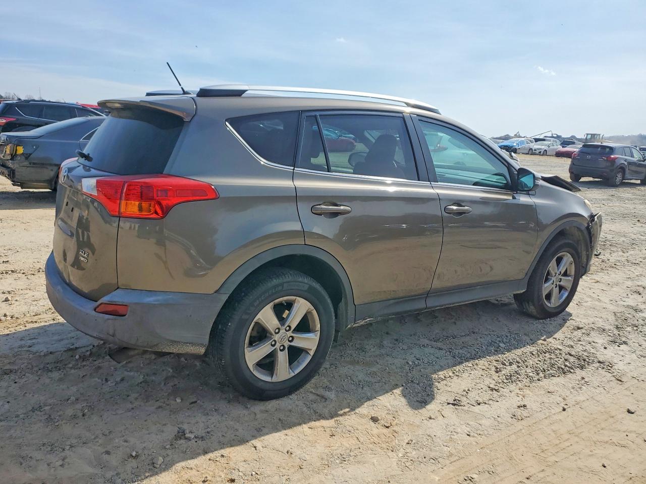 2013 TOYOTA RAV4 XLE photo 3