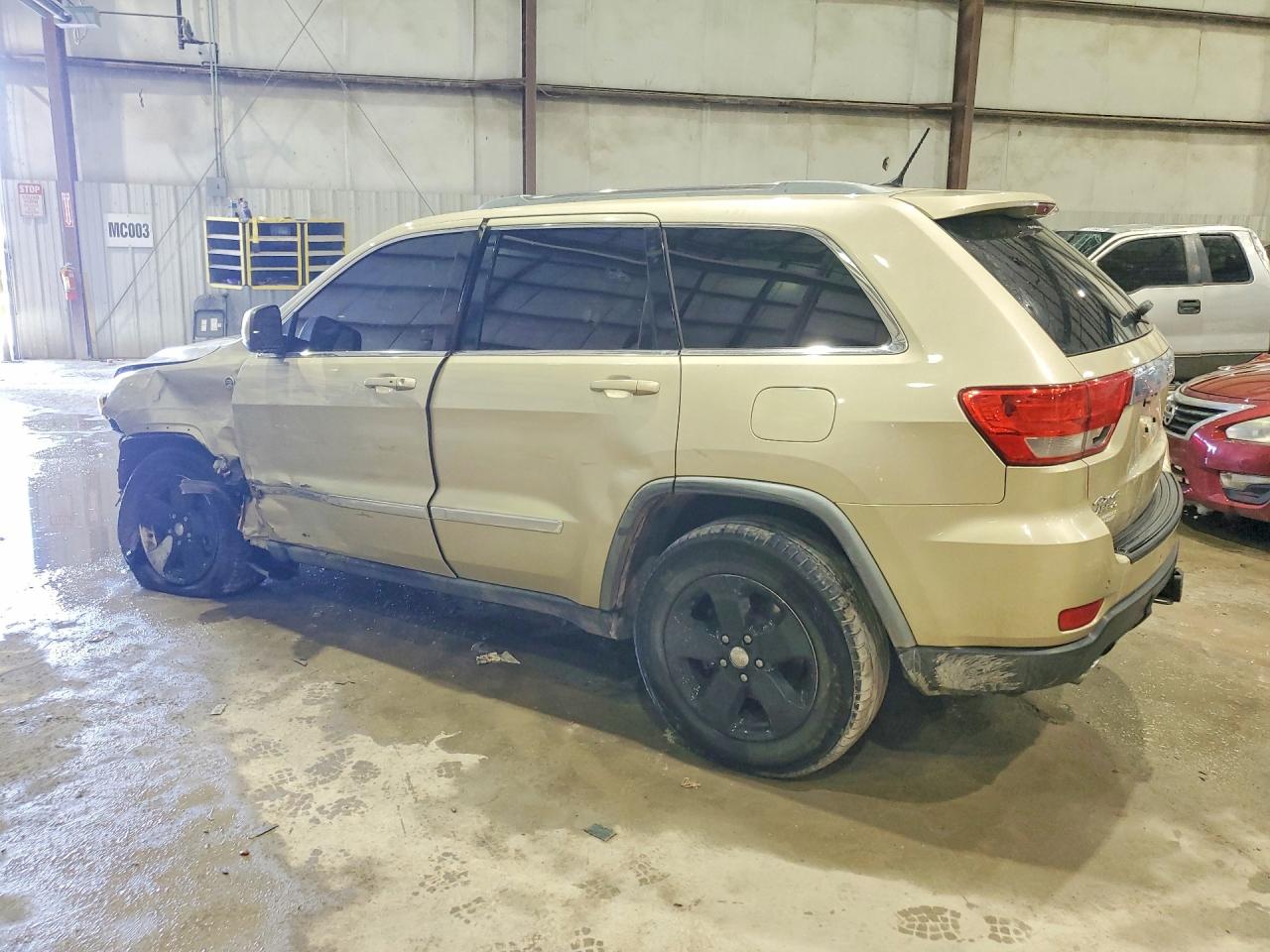 2011 JEEP GRAND CHEROKEE LAREDO photo 3
