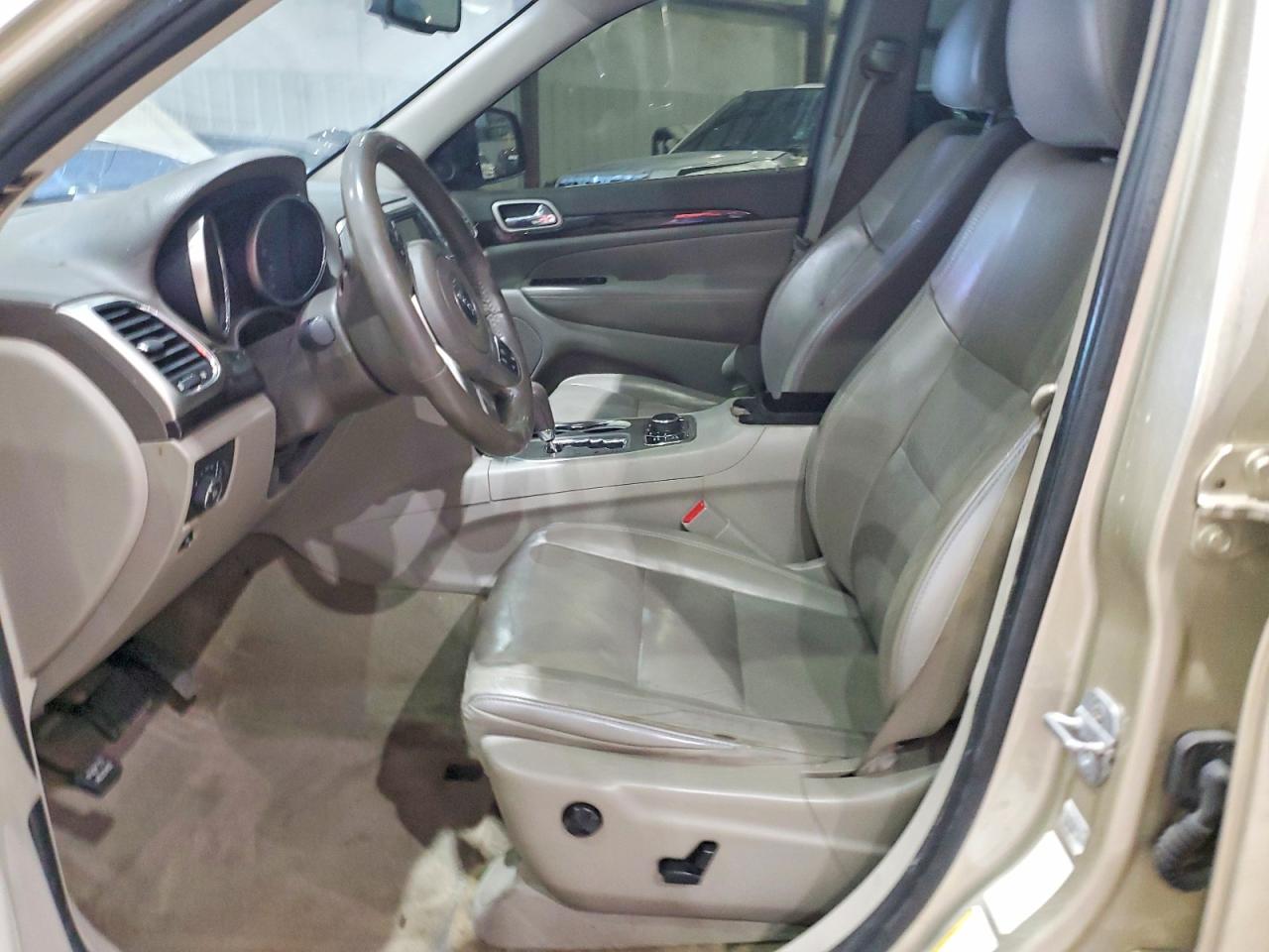 2011 JEEP GRAND CHEROKEE LAREDO photo 13