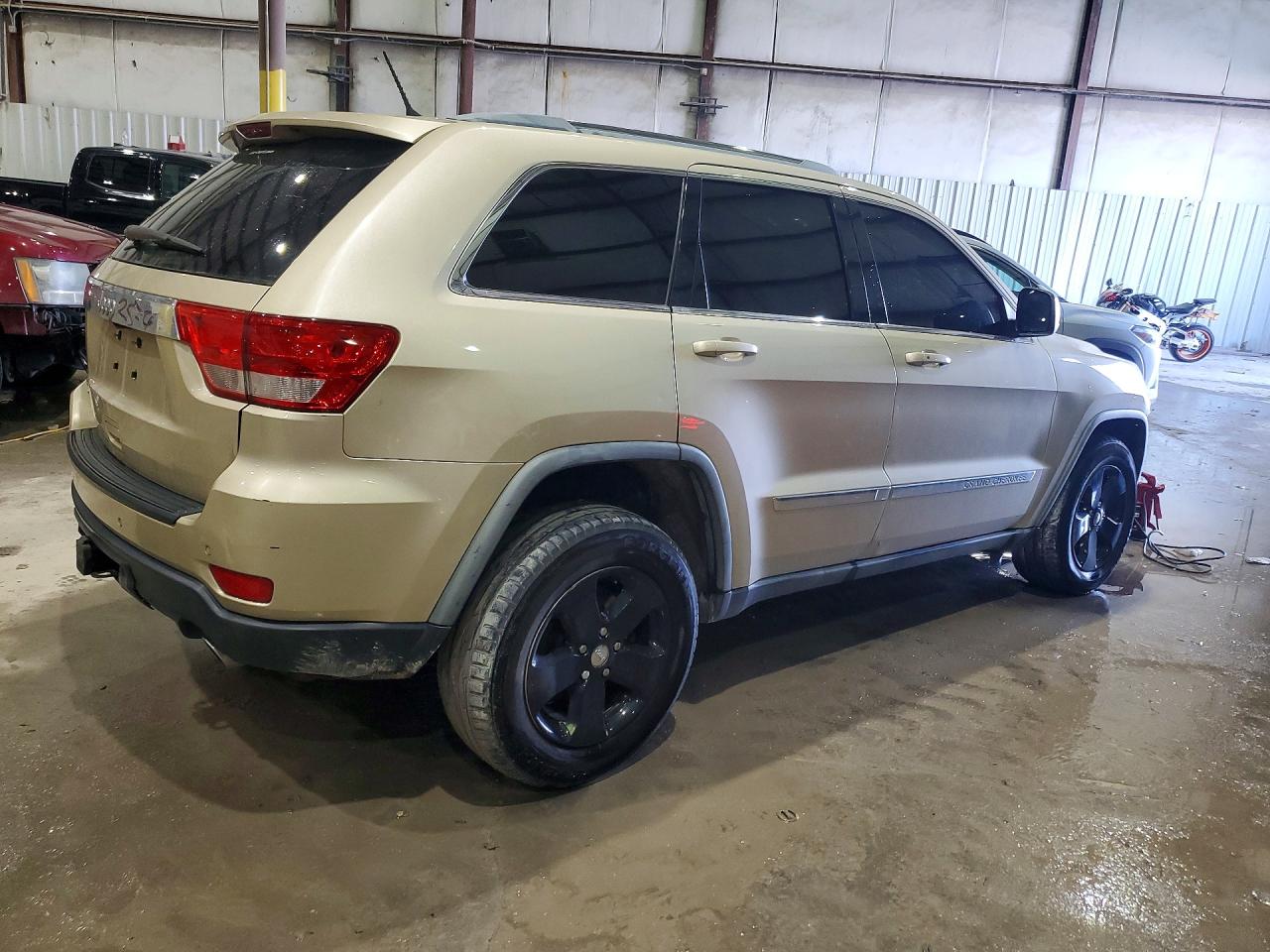 2011 JEEP GRAND CHEROKEE LAREDO photo 5