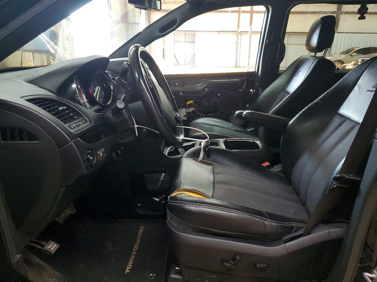 2015 CHRYSLER TOWN & COUNTRY S photo 13