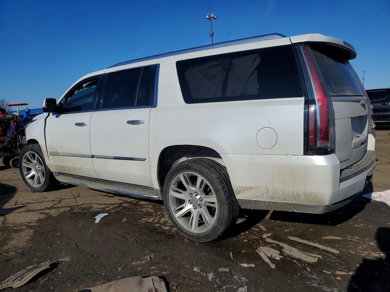 2016 CADILLAC ESCALADE ESV LUXURY photo 2