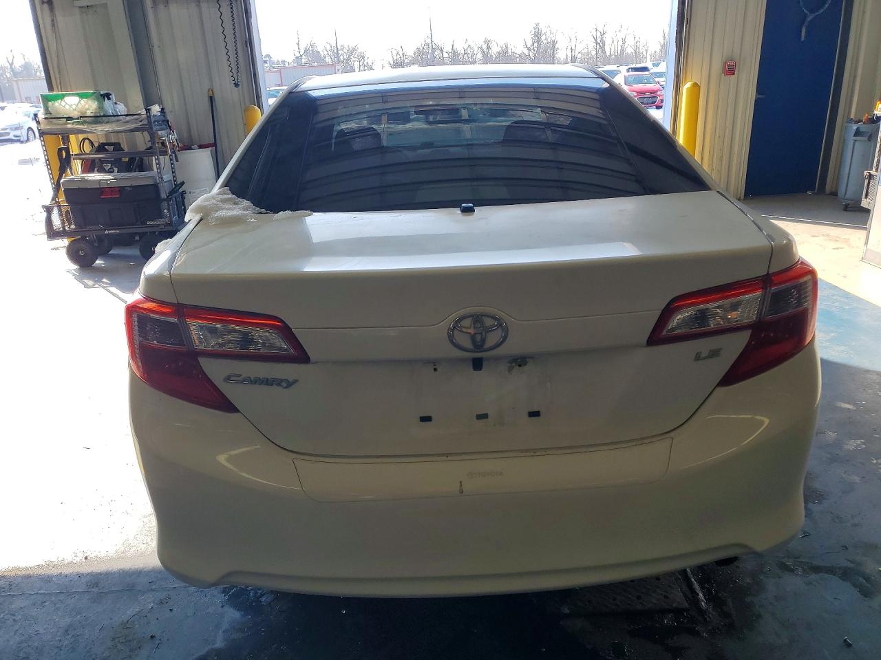 2013 TOYOTA CAMRY L photo 11