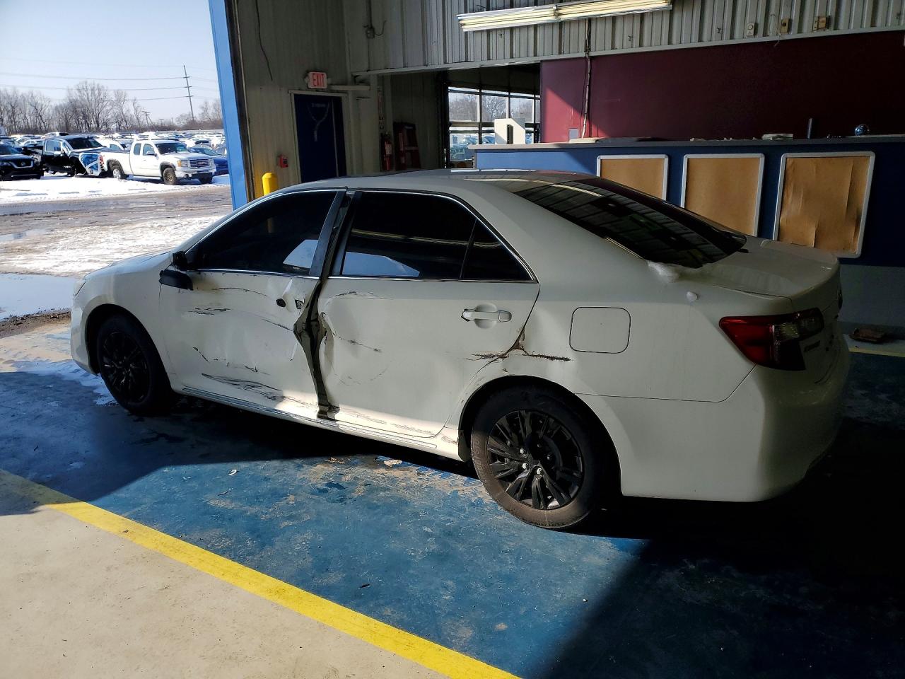 2013 TOYOTA CAMRY L photo 3