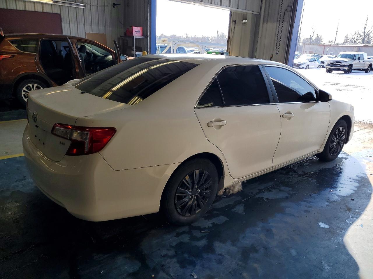 2013 TOYOTA CAMRY L photo 5