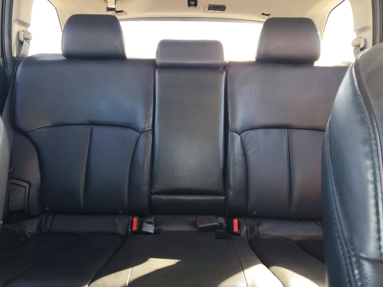 2011 SUBARU OUTBACK photo 10