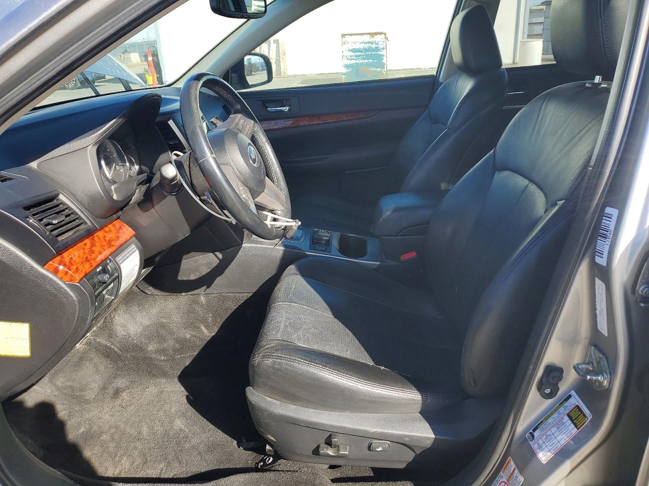 2011 SUBARU OUTBACK photo 7