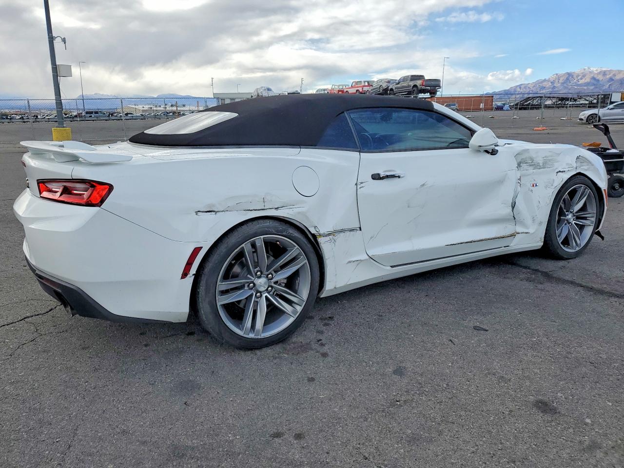 2017 CHEVROLET CAMARO LT photo 5