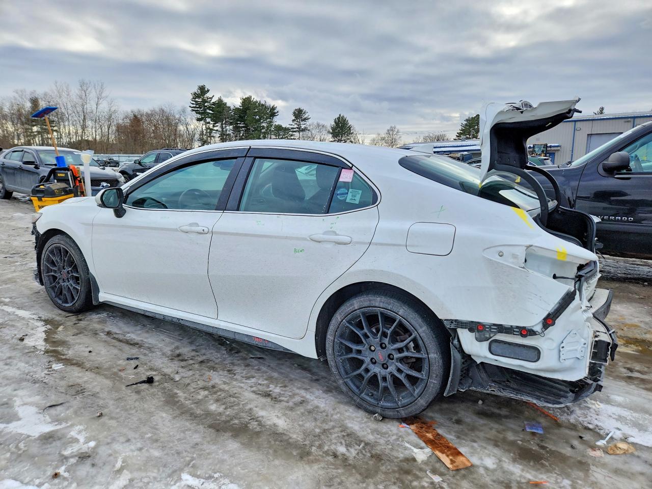 2021 TOYOTA CAMRY SE photo 2