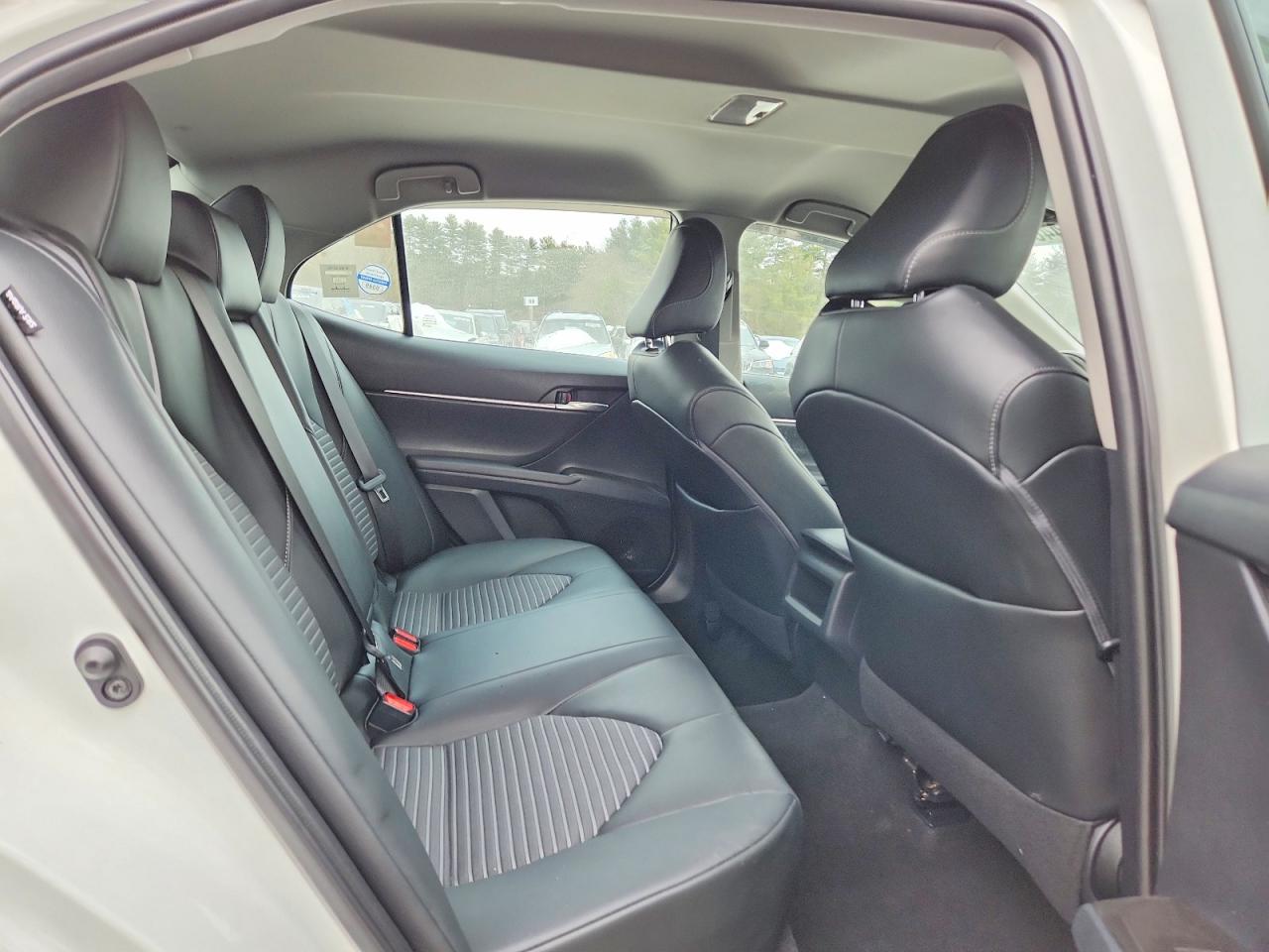 2021 TOYOTA CAMRY SE photo 10
