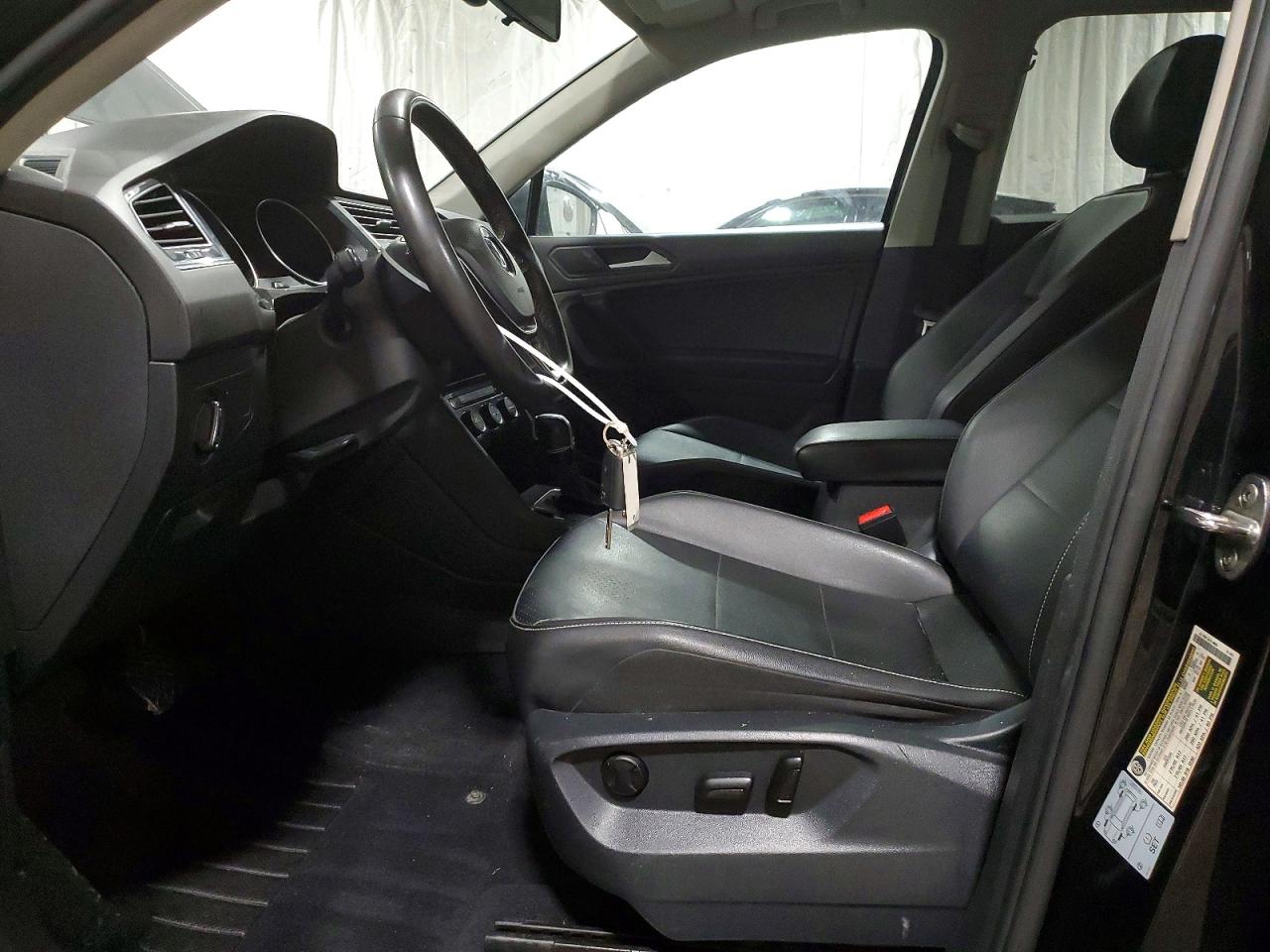 2021 VOLKSWAGEN TIGUAN SE photo 7