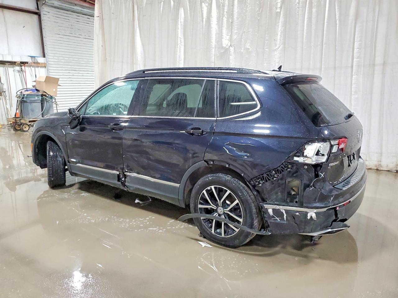 2021 VOLKSWAGEN TIGUAN SE photo 2
