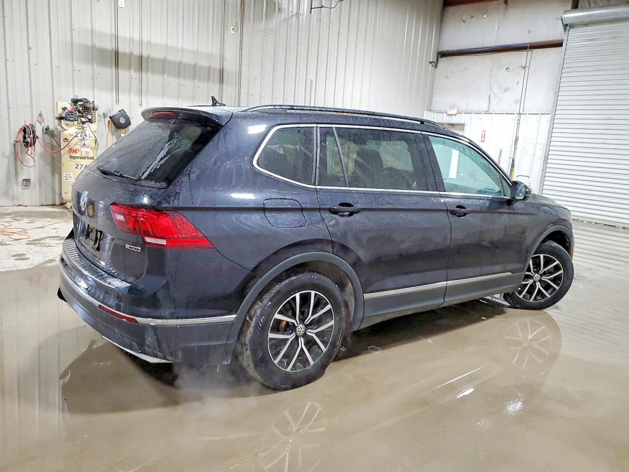 2021 VOLKSWAGEN TIGUAN SE photo 3