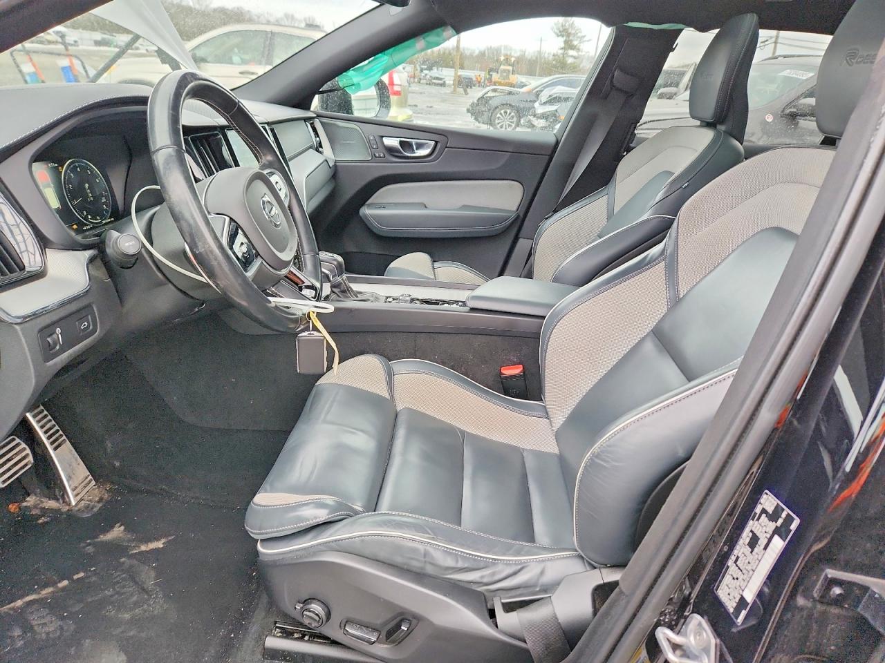 2020 VOLVO XC60 T5 R-DESIGN photo 13