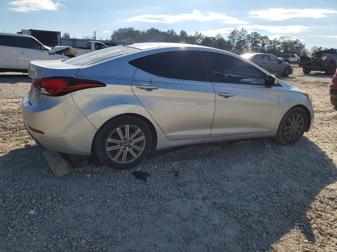 2016 HYUNDAI ELANTRA SE photo 3