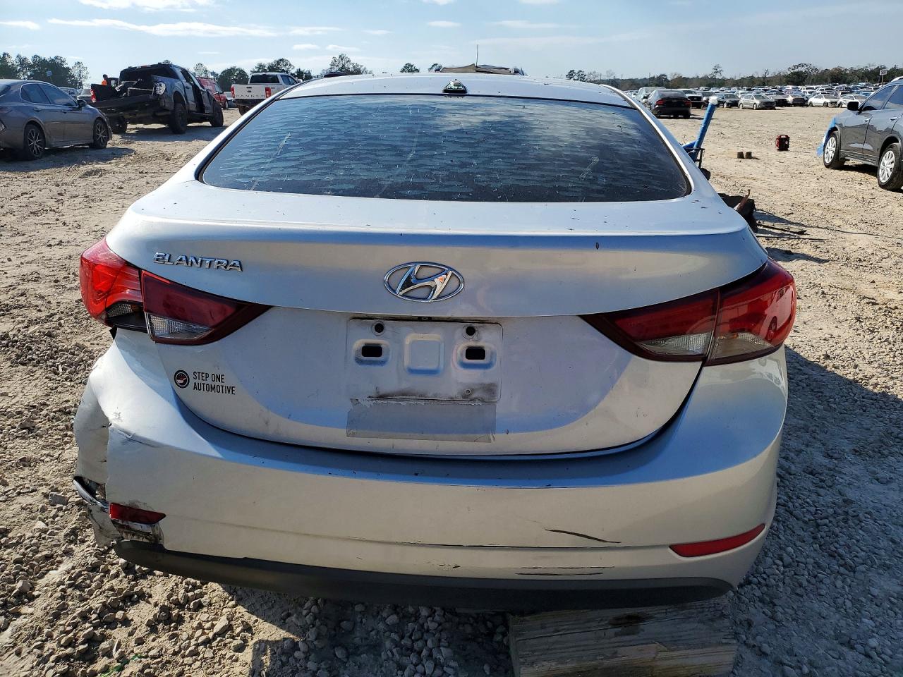 2016 HYUNDAI ELANTRA SE photo 6