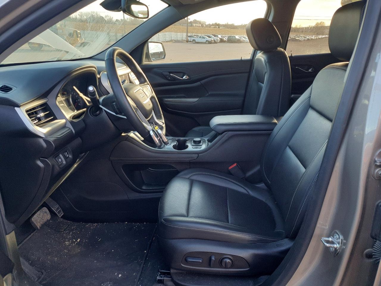 2023 GMC ACADIA SLT photo 7