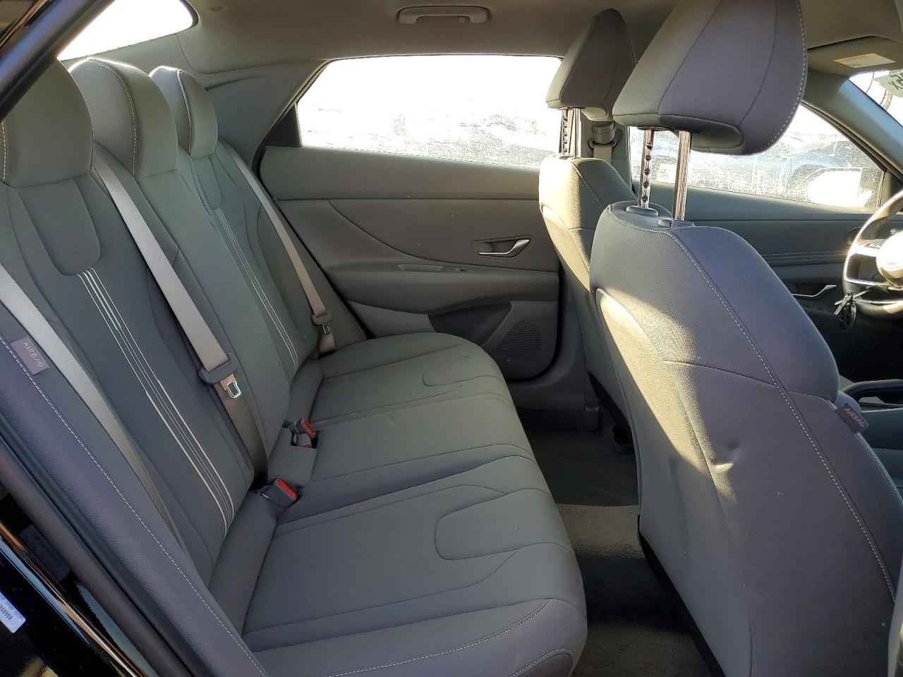 2025 HYUNDAI ELANTRA SEL SPORT photo 19