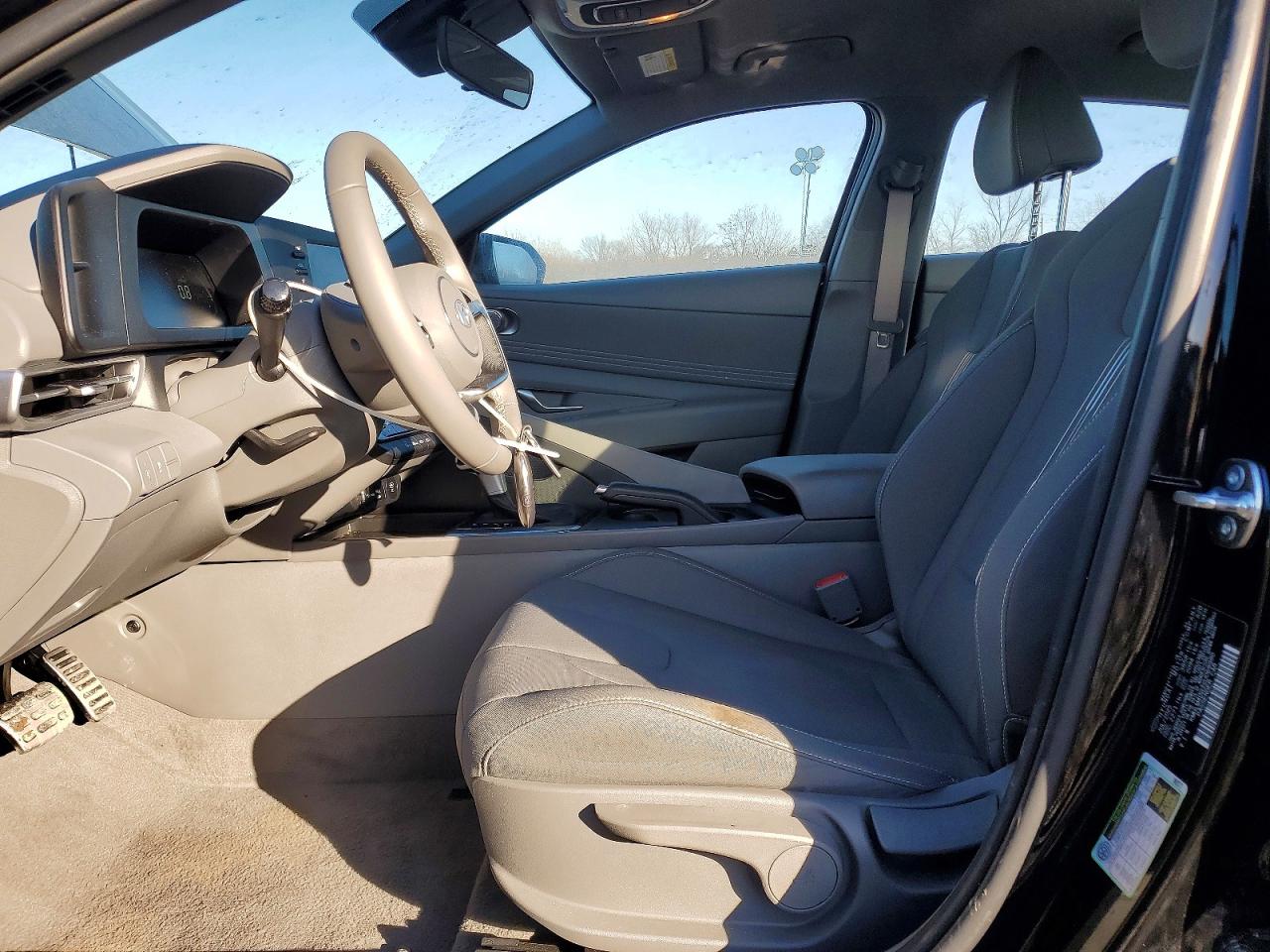 2025 HYUNDAI ELANTRA SEL SPORT photo 13