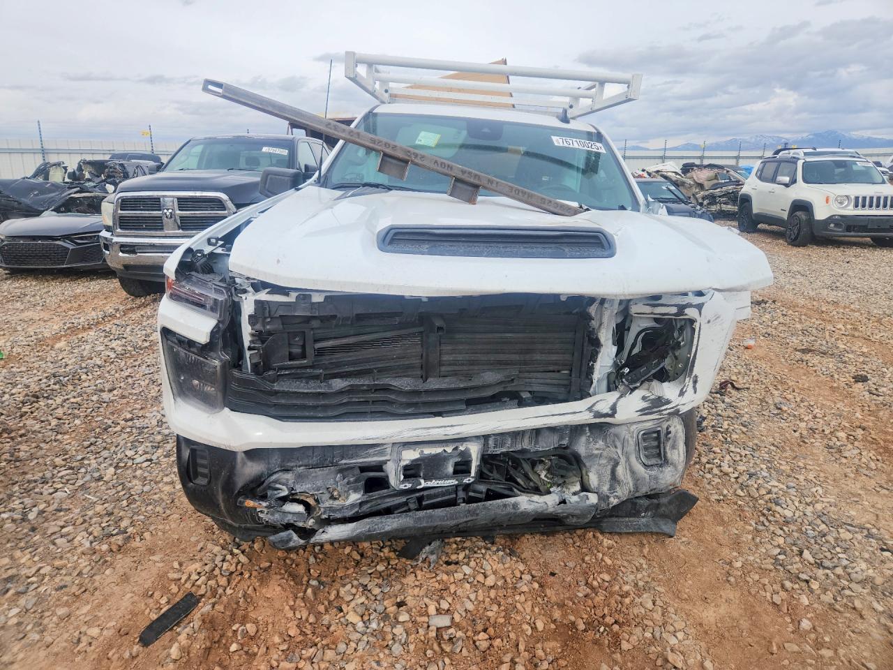 2025 CHEVROLET SILVERADO C2500 HEAVY DUTY photo 9
