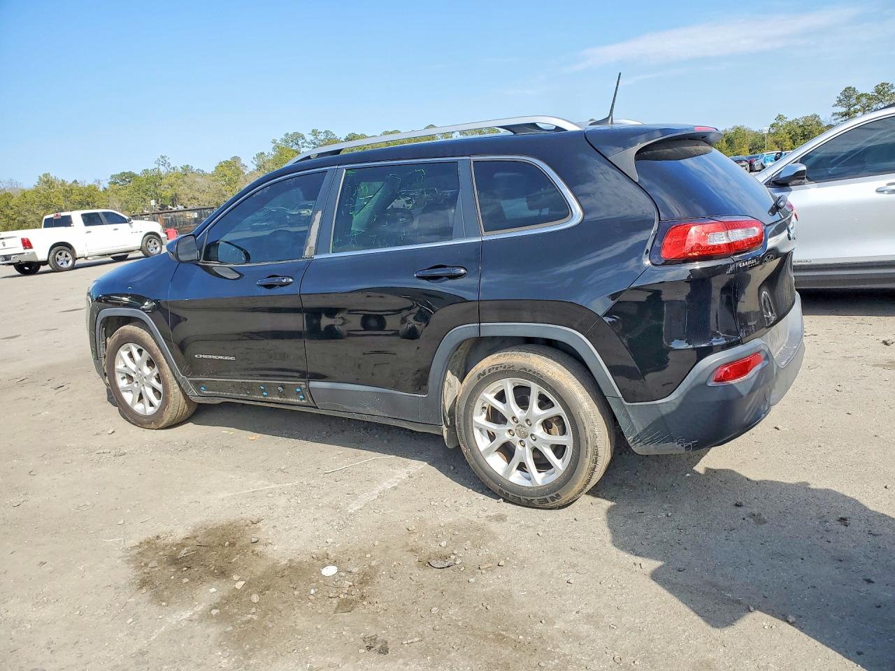 2017 JEEP CHEROKEE LATITUDE photo 3