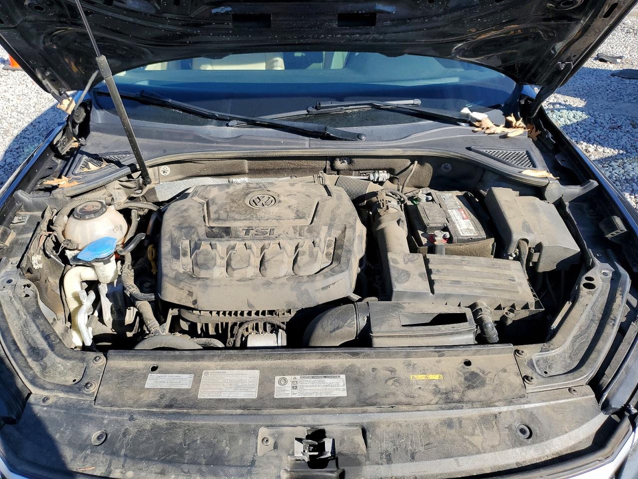 2019 VOLKSWAGEN PASSAT SE R-LINE photo 11