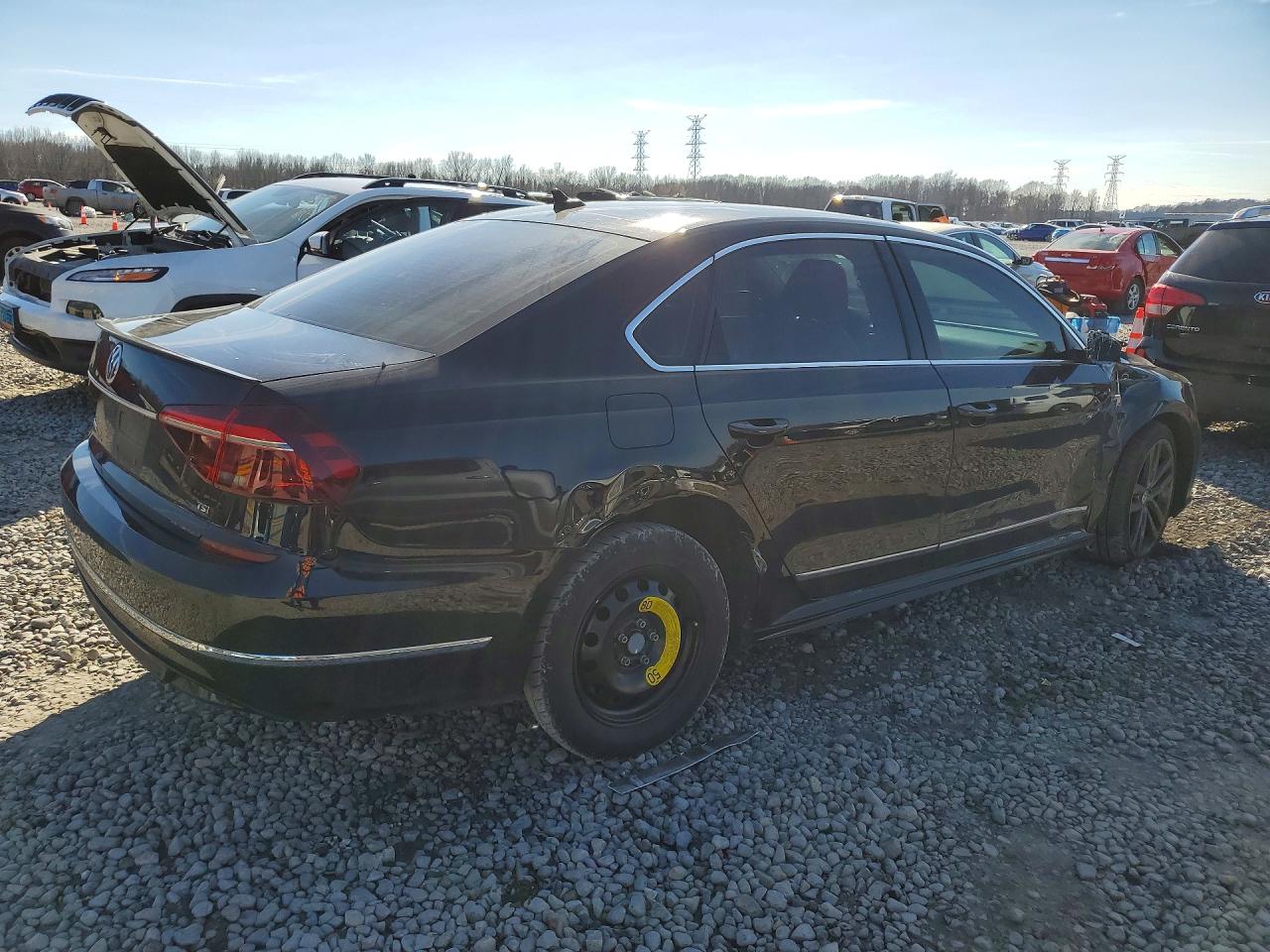 2019 VOLKSWAGEN PASSAT SE R-LINE photo 3