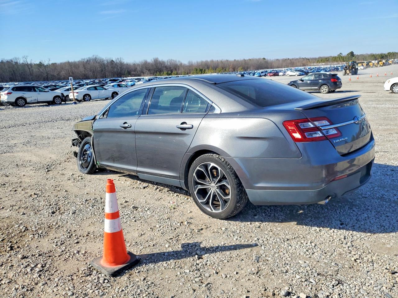 2015 FORD TAURUS SHO photo 3