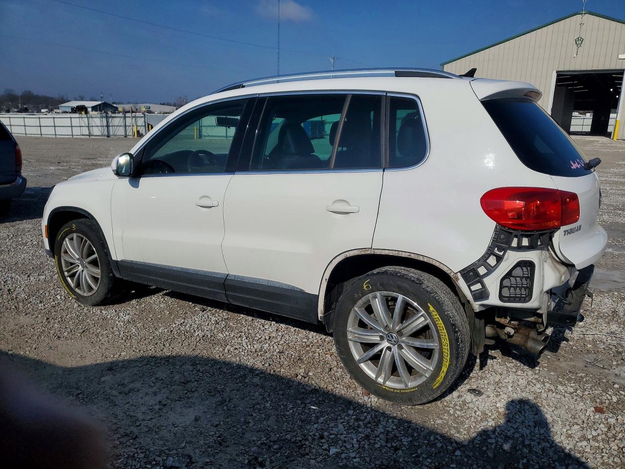 2013 VOLKSWAGEN TIGUAN S photo 2