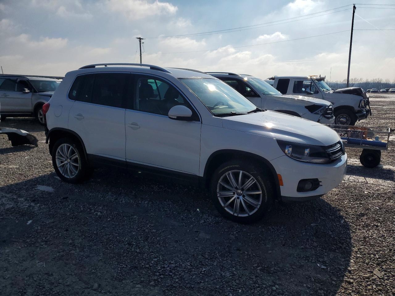 2013 VOLKSWAGEN TIGUAN S photo 4