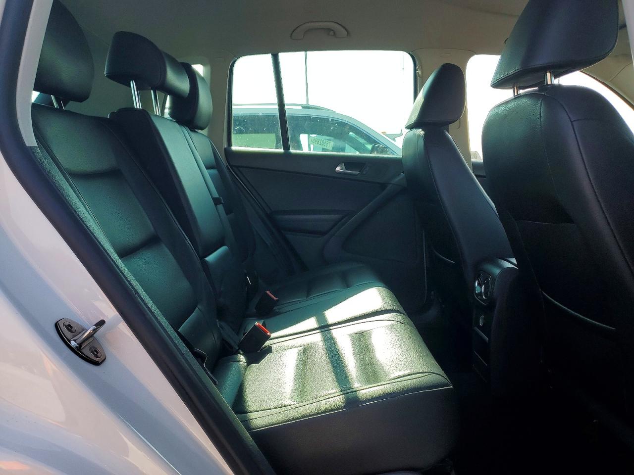 2013 VOLKSWAGEN TIGUAN S photo 11