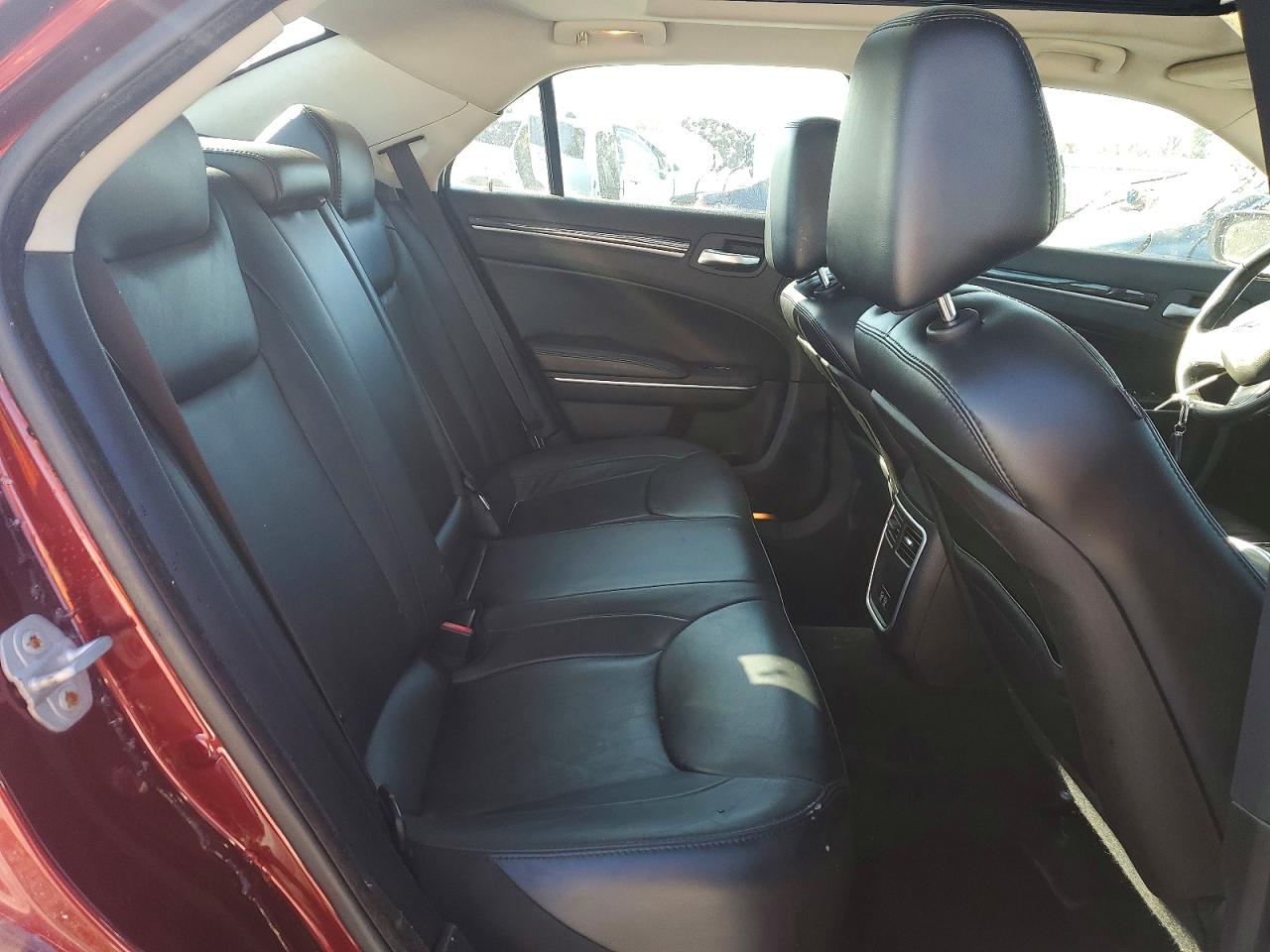 2015 CHRYSLER 300 LIMITED photo 28