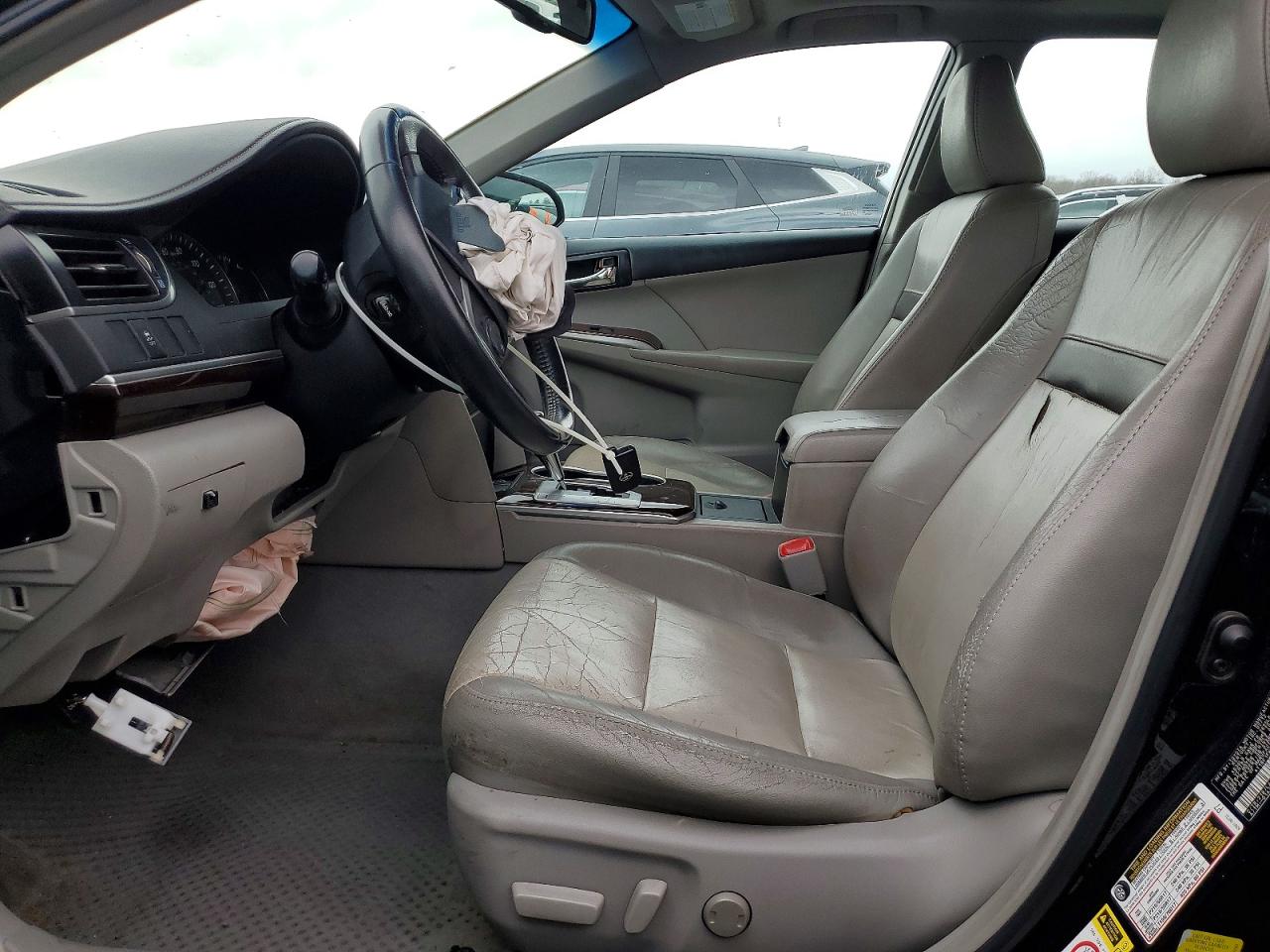 2012 TOYOTA CAMRY photo 13