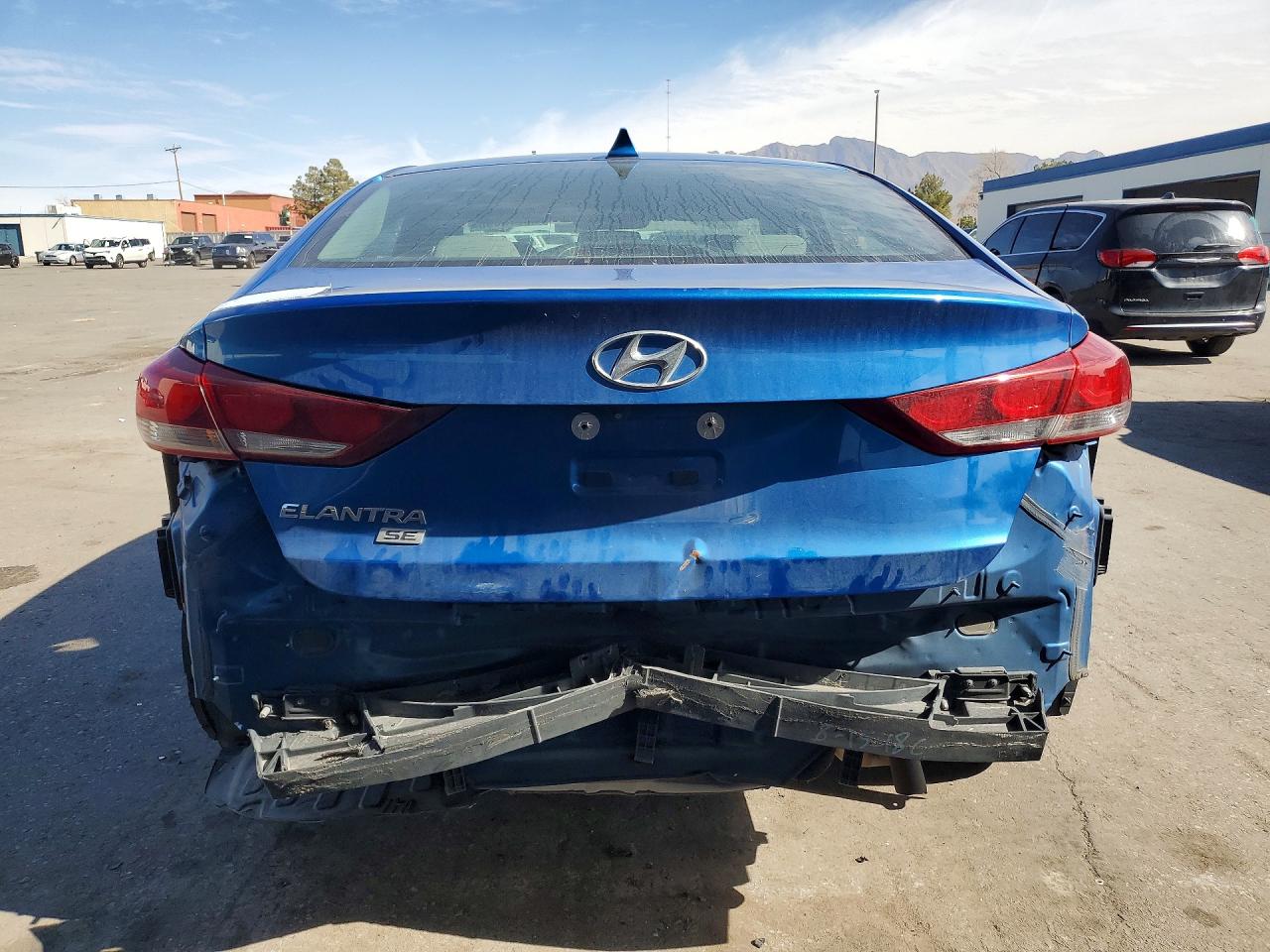 2018 HYUNDAI ELANTRA SE photo 6