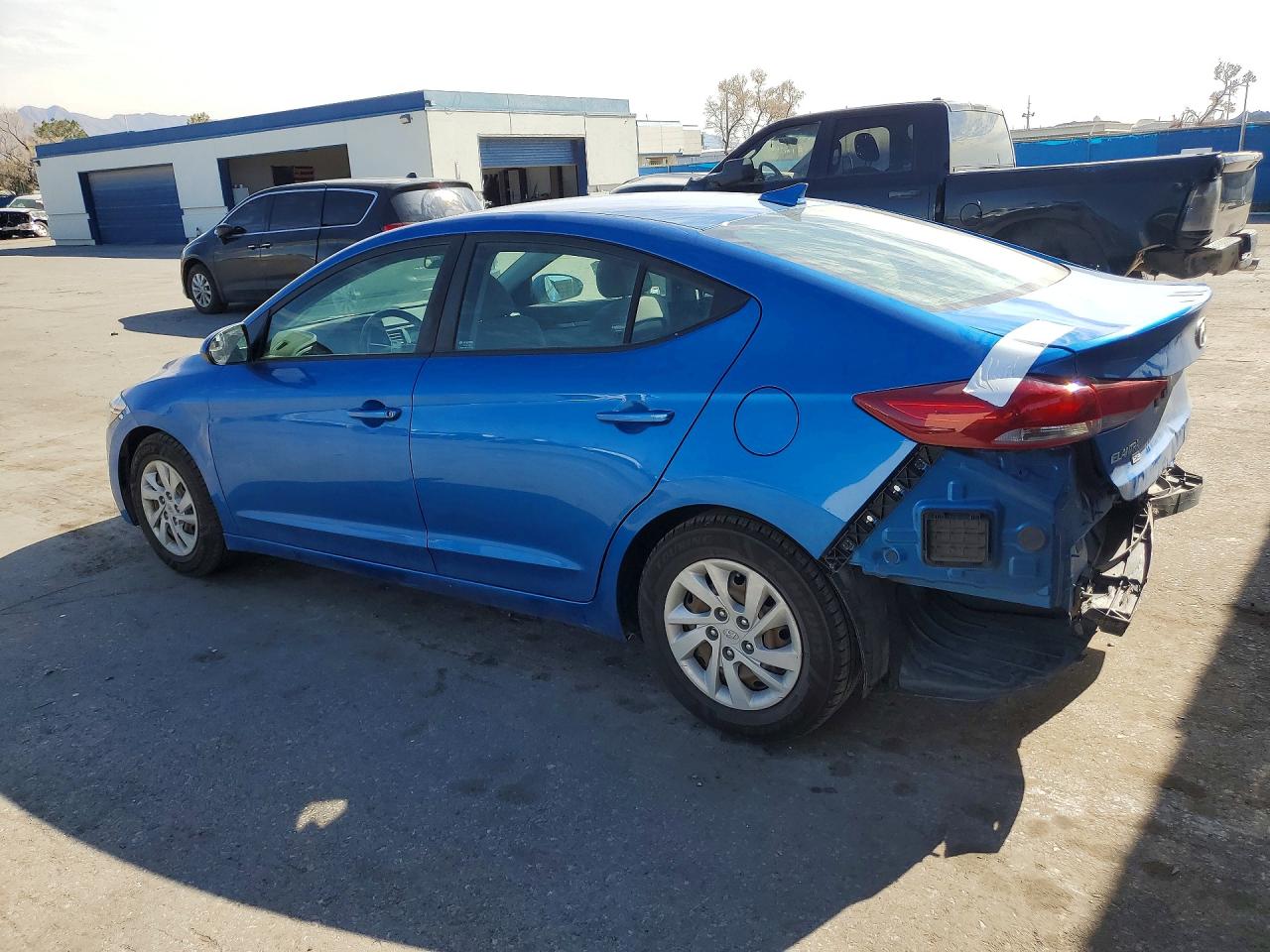 2018 HYUNDAI ELANTRA SE photo 2