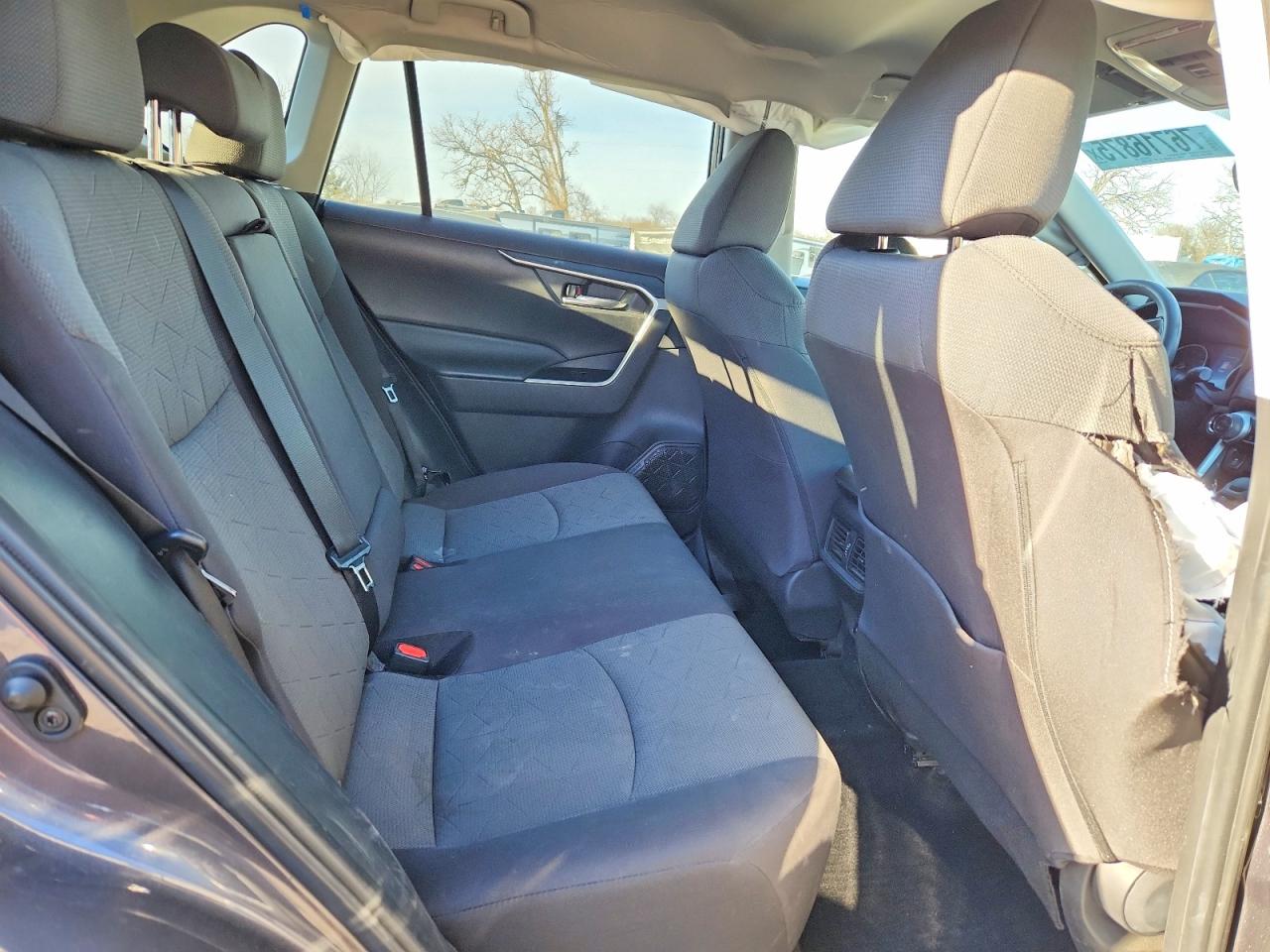 2022 TOYOTA RAV4 XLE photo 21