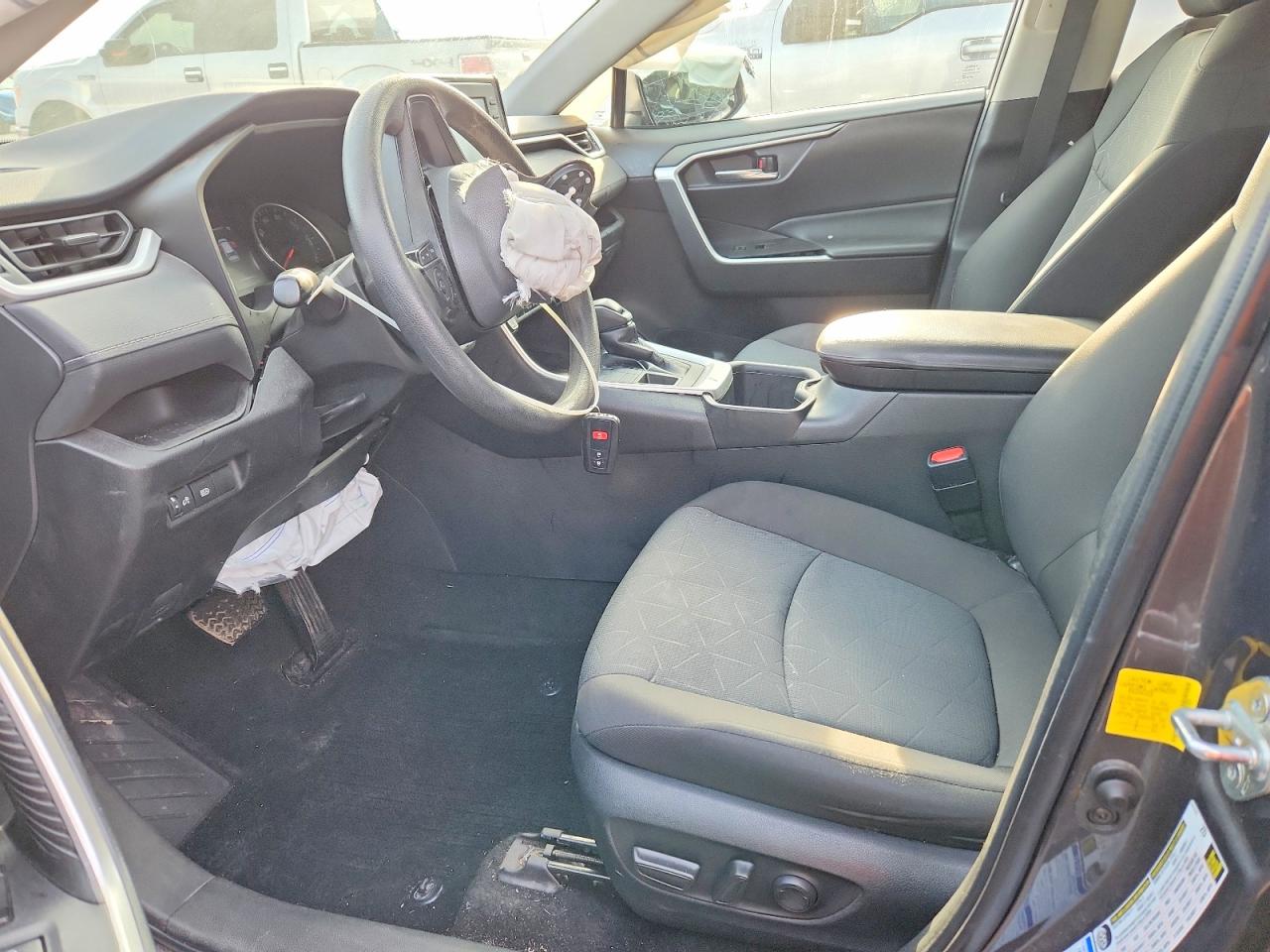 2022 TOYOTA RAV4 XLE photo 13