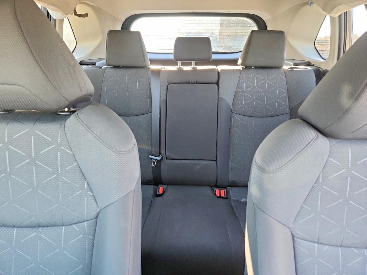 2022 TOYOTA RAV4 XLE photo 19