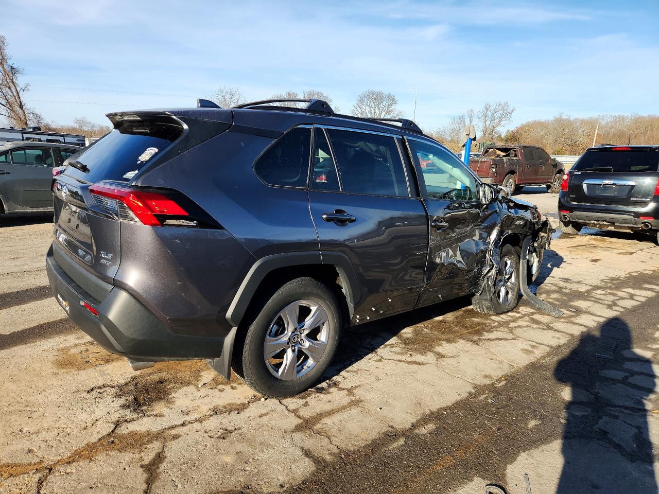 2022 TOYOTA RAV4 XLE photo 5
