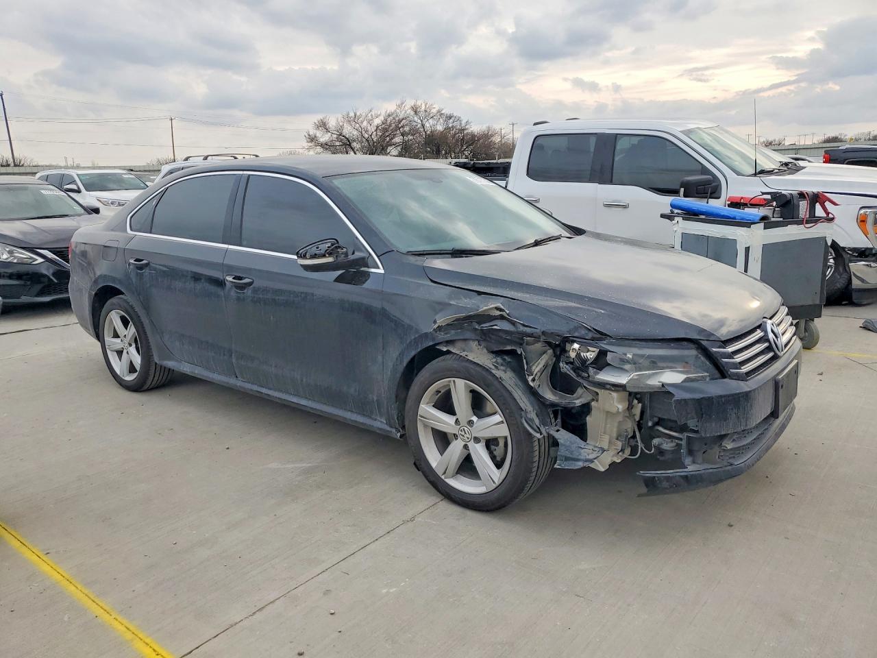 2015 VOLKSWAGEN PASSAT photo 10