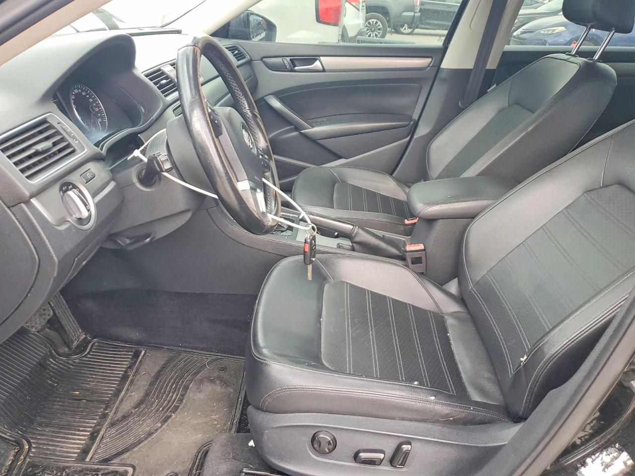 2015 VOLKSWAGEN PASSAT photo 19