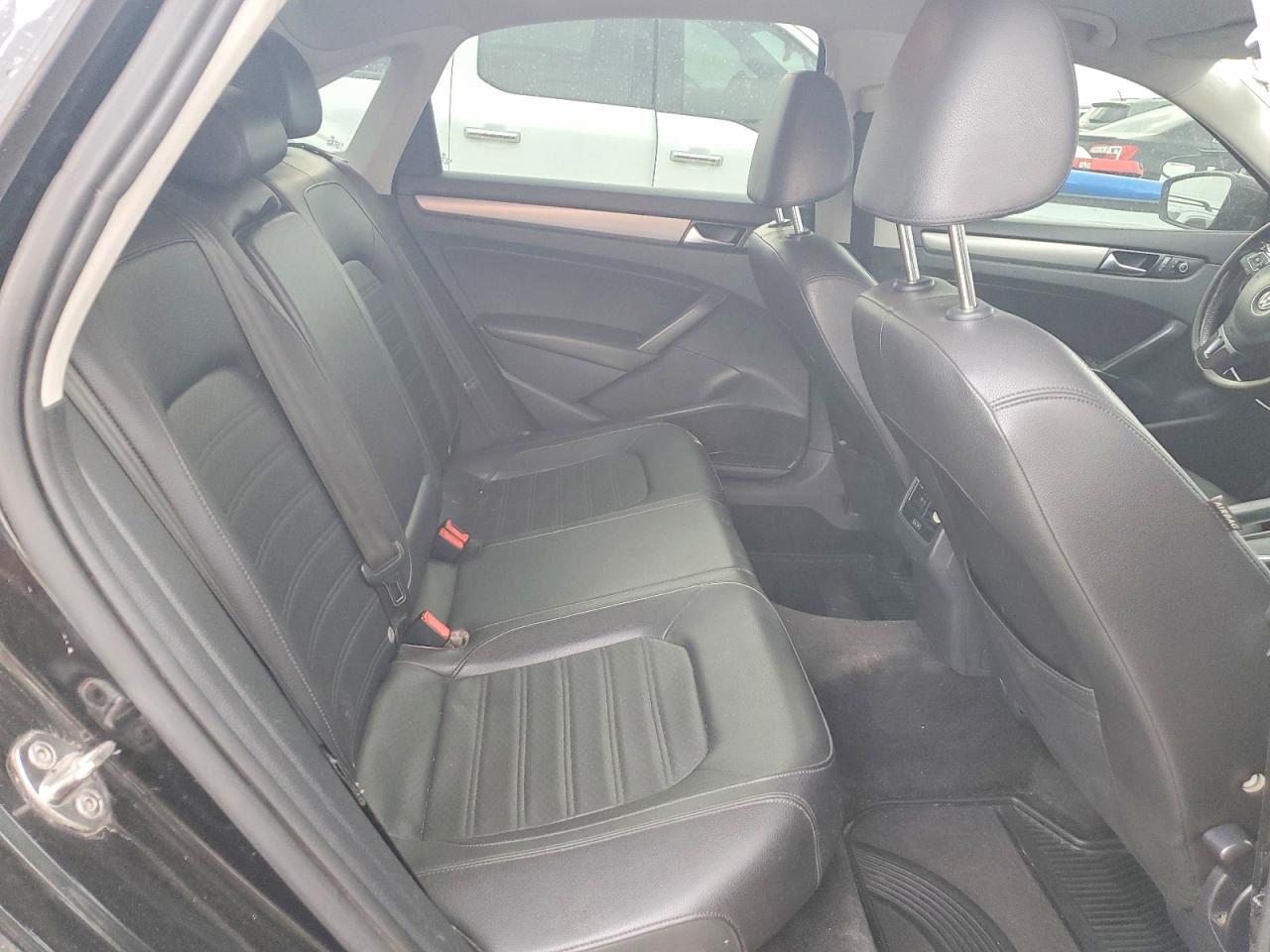 2015 VOLKSWAGEN PASSAT photo 28